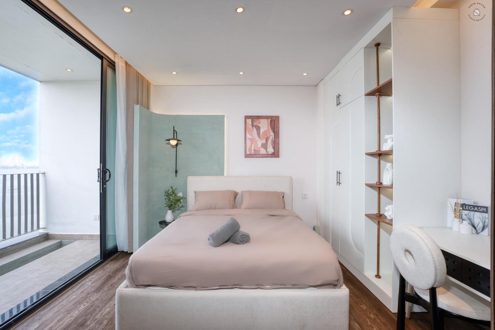 Annam Premium - Amazing Lakeview & Balcony - Westlake Apartment Hanoi