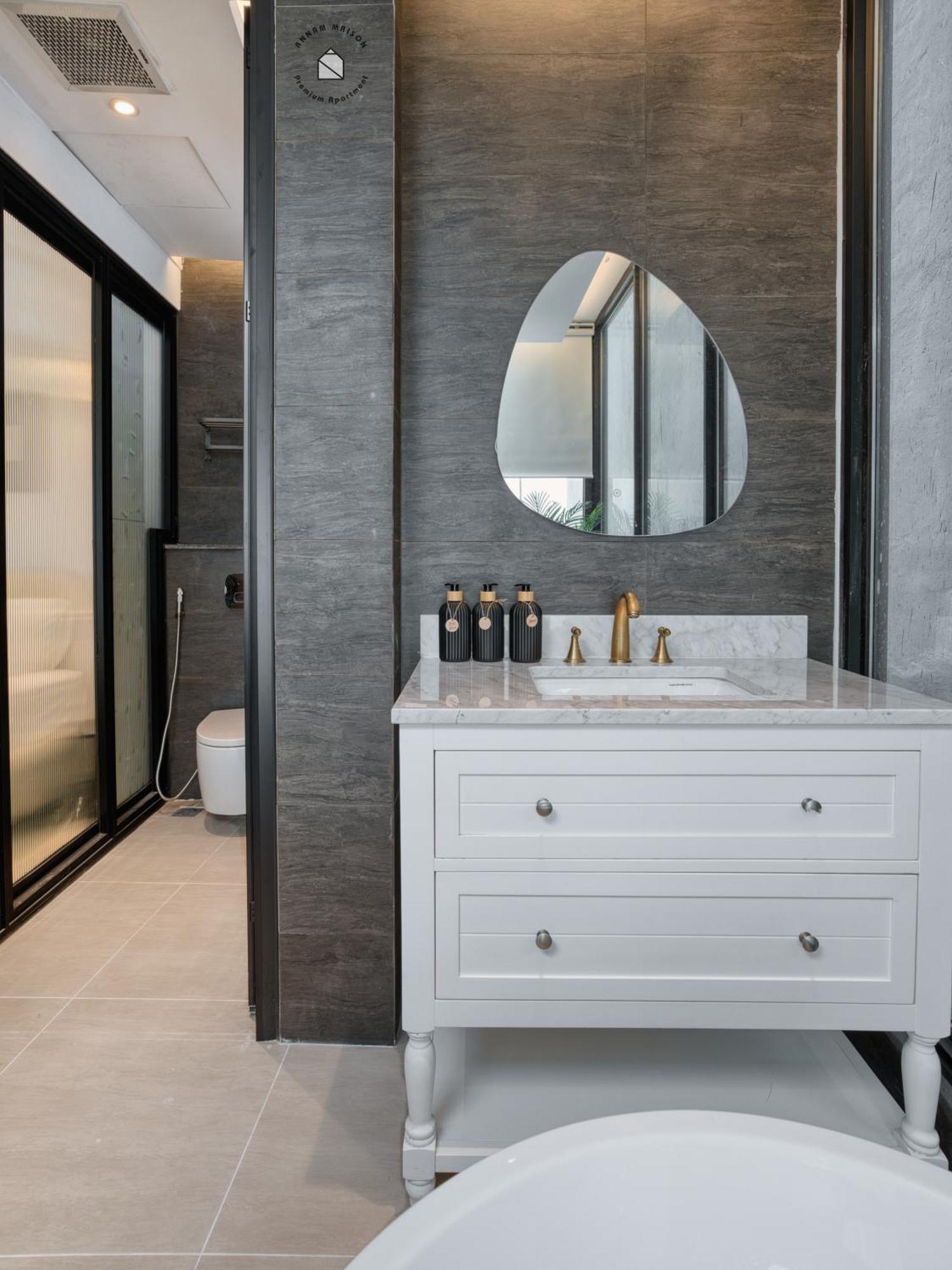 Annam Premium - Amazing Lakeview & Balcony - Westlake Hanoi